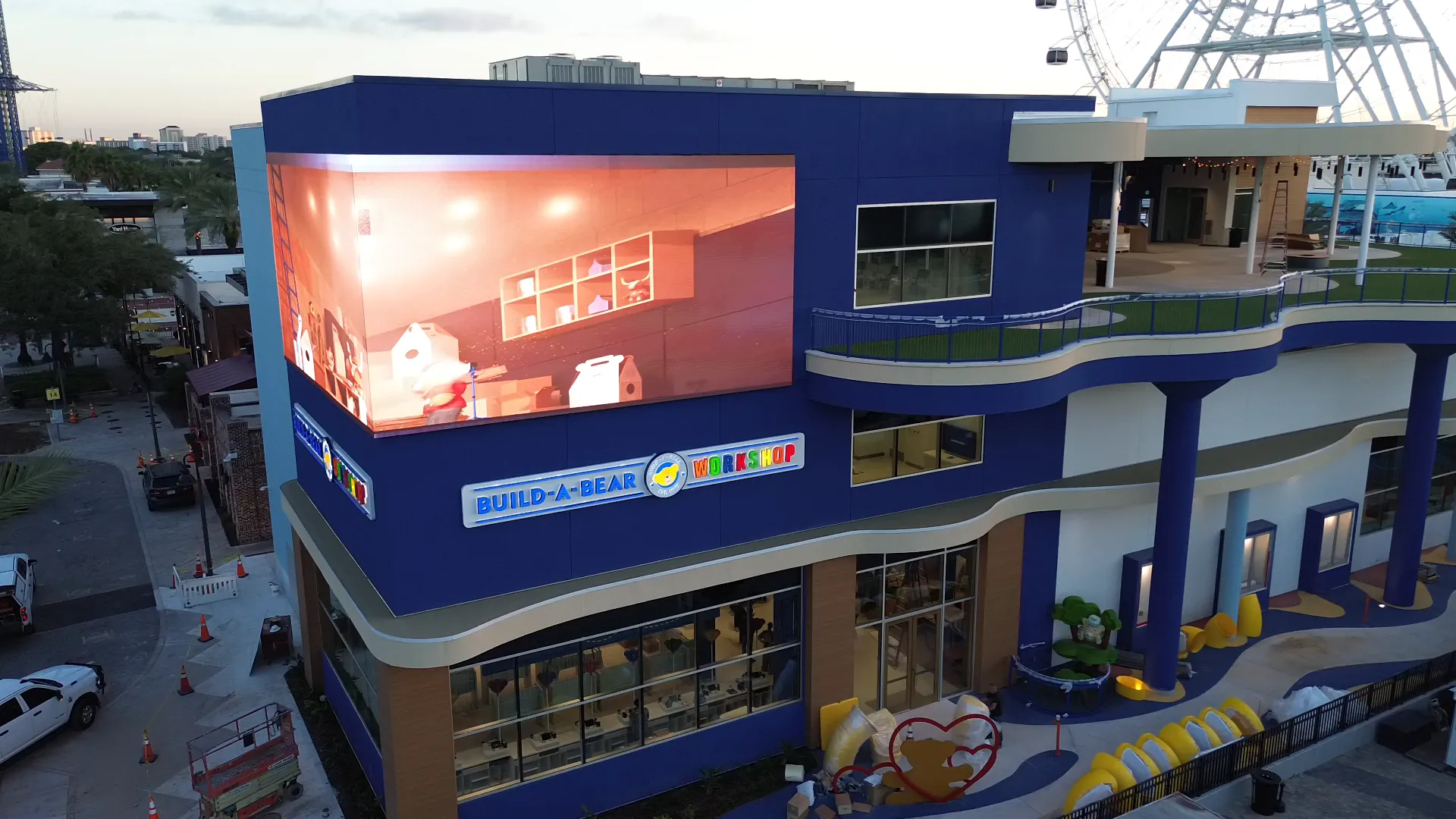 Build-A-Bear Workshop, Orlando: The side with the LED screen