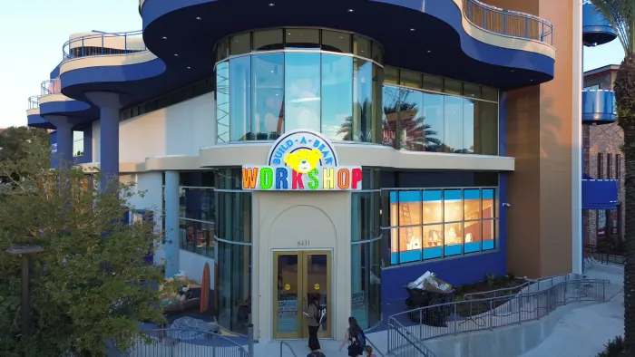 Build-A-Bear Workshop, Orlando: The entrance and the Workshop sign